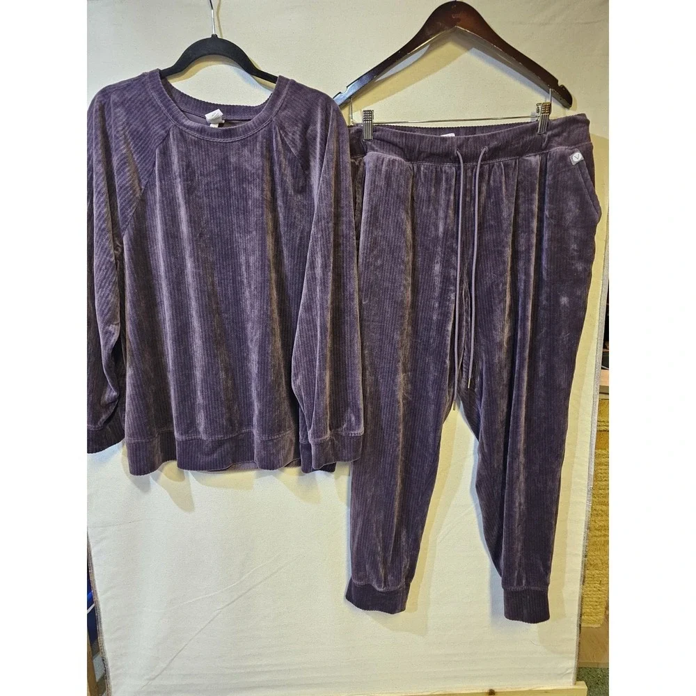 Livi Lane Bryant Velor Top and Pants Size 18/20 2 Piece Set  Plus‎ Size